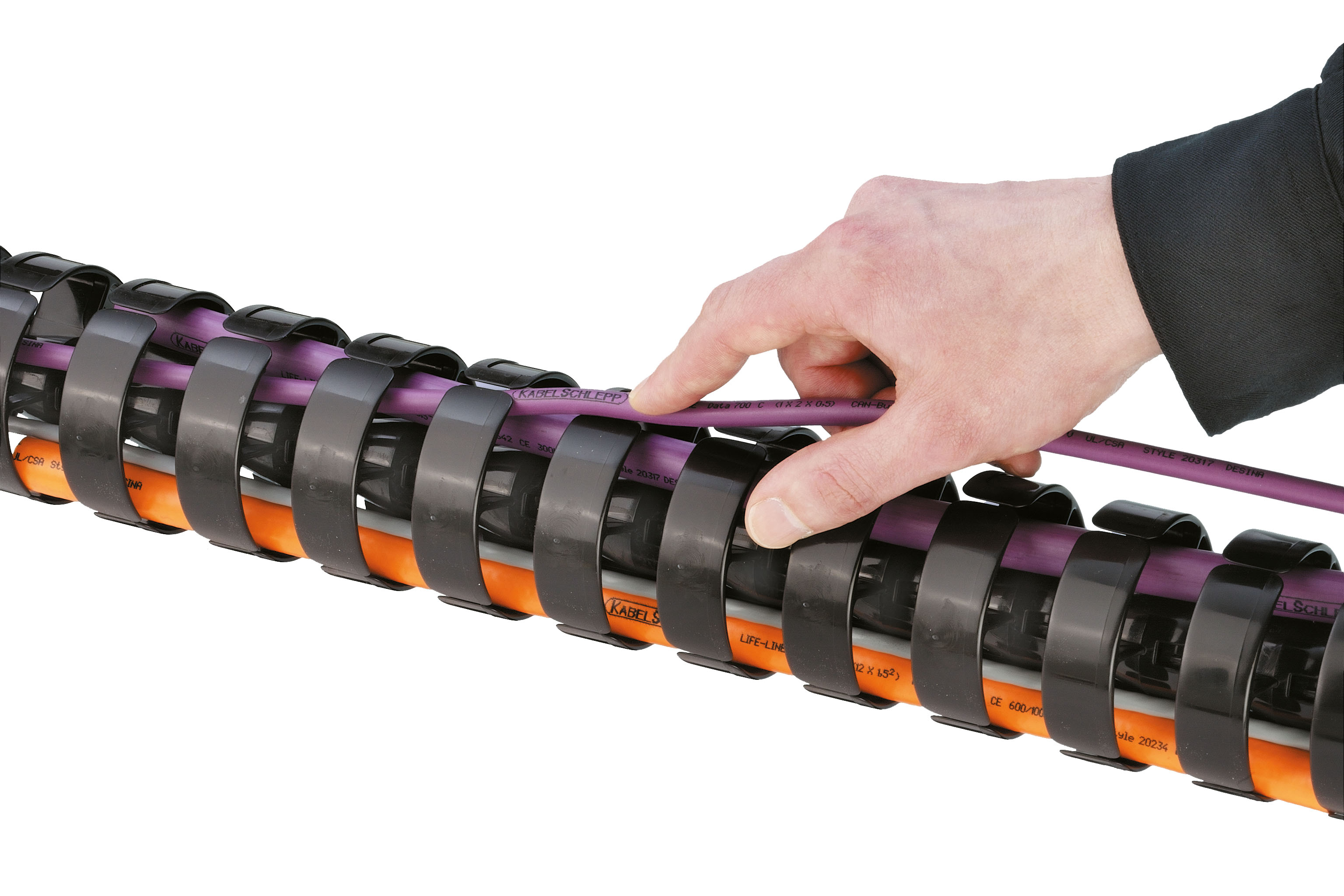 ケーブル・ホースの挿入が容易